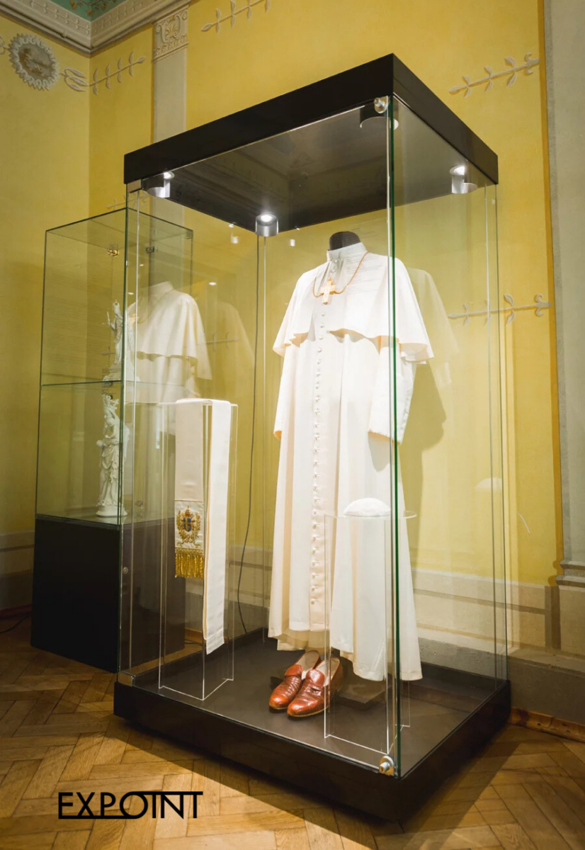 Repräsentative Vitrine